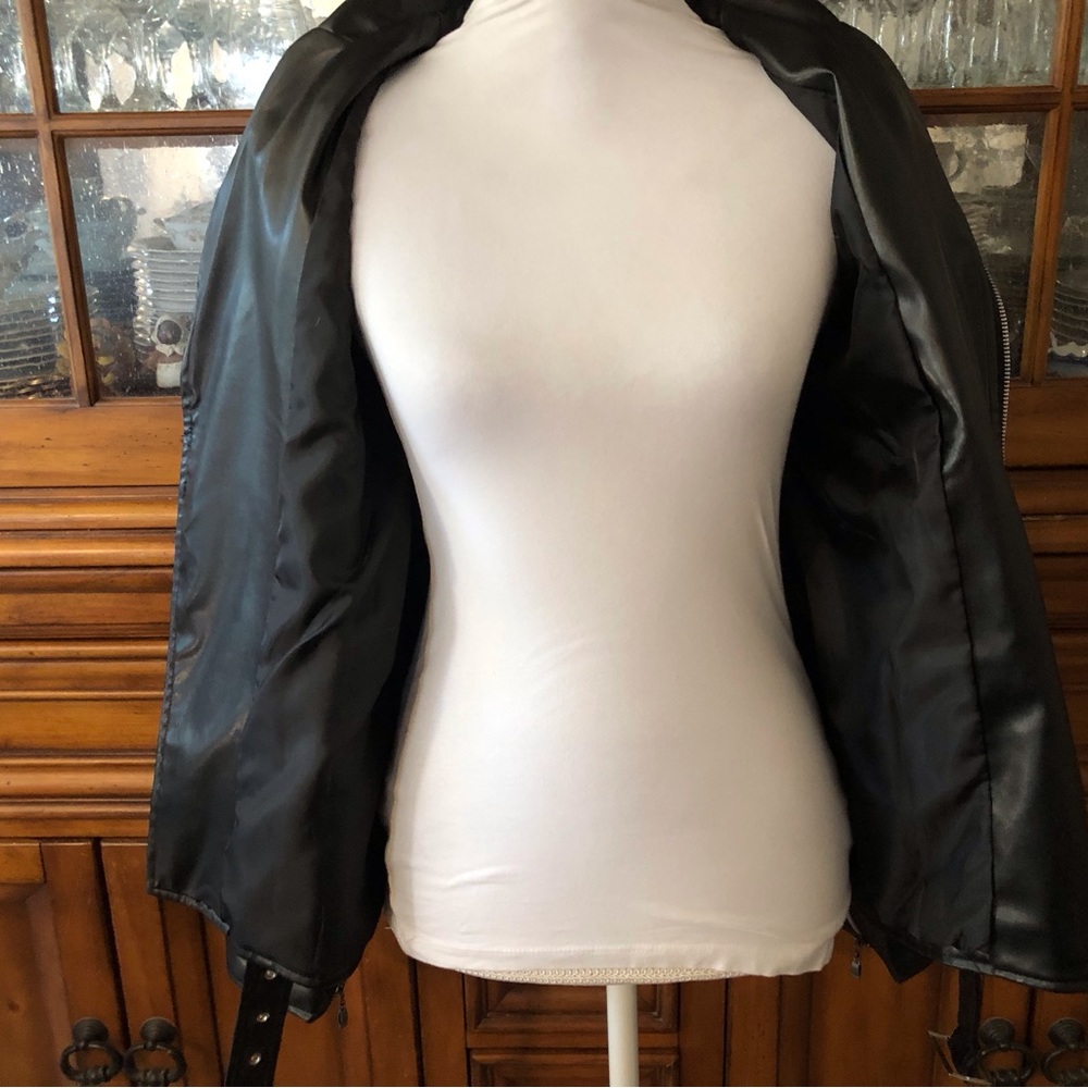 Like New black moto jacket - Picture 8 of 10
